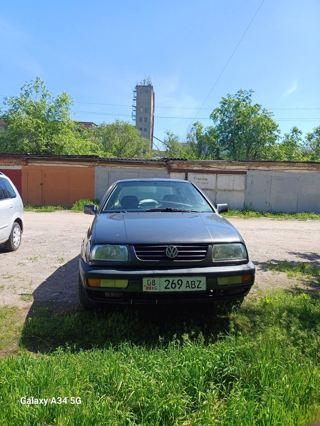 Volkswagen Vento: 1993 г., 1.8 л, Механика, Бензин, Седан: фото 2