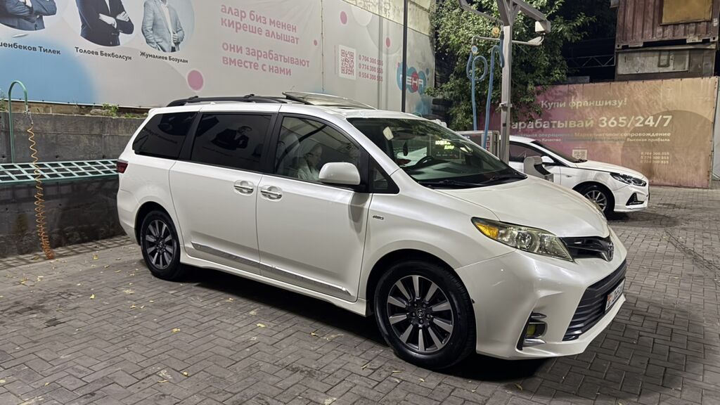 Toyota Sienna: 2018 г., 3.5 л, Автомат, Бензин, Минивэн: фото 2