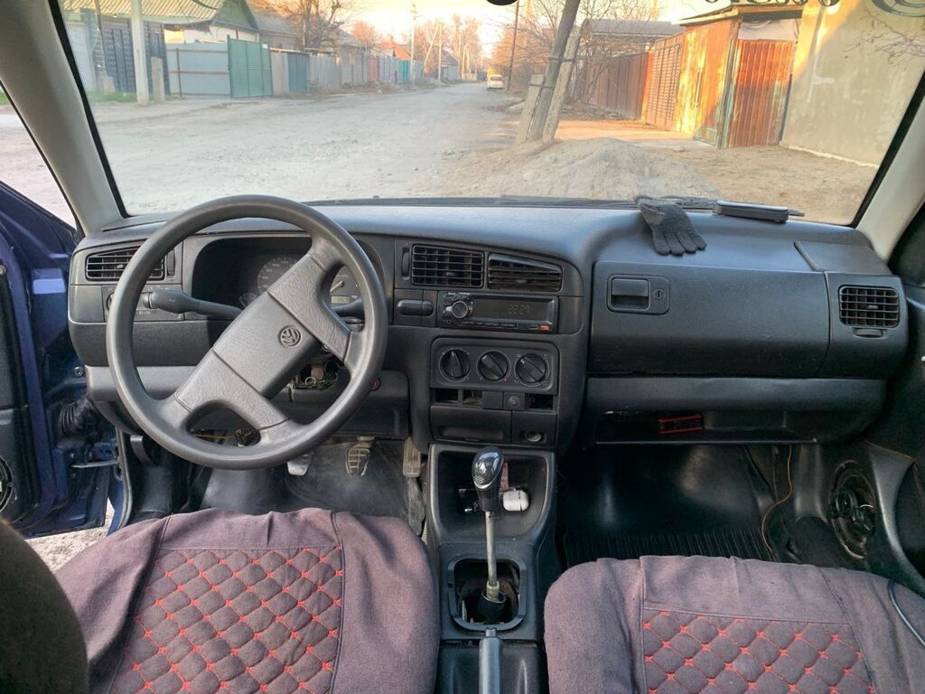 Volkswagen Golf: 1994 г., 1.6 л, Механика, Бензин, Хэтчбэк: фото 6