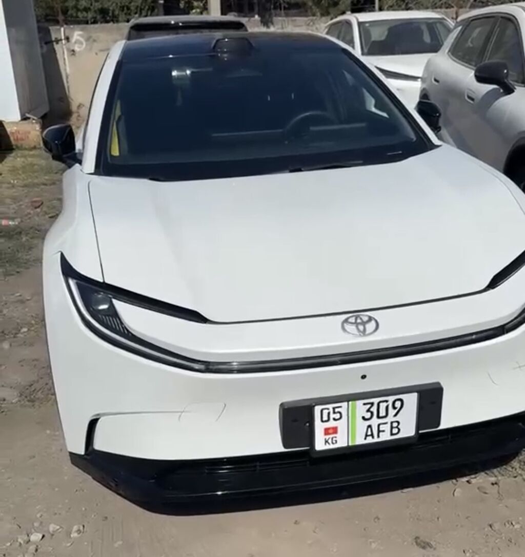 Toyota bZ5: 2025 г., Электромобиль, Хэтчбэк: фото 1