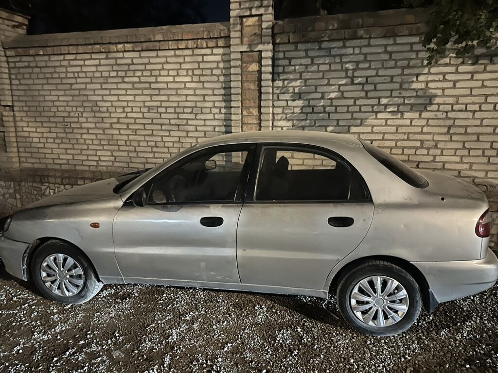 Daewoo Lanos: 2001 г., 1.6 л, Механика, Бензин, Седан: фото 3