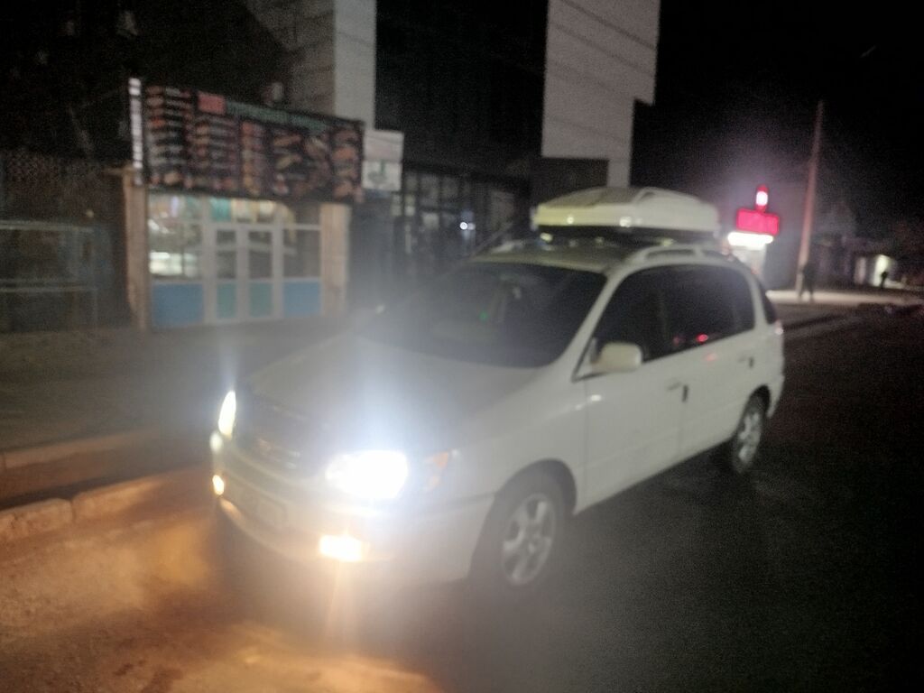 Toyota Ipsum: 2001 г., 2 л, Автомат, Газ, Минивэн: фото 2