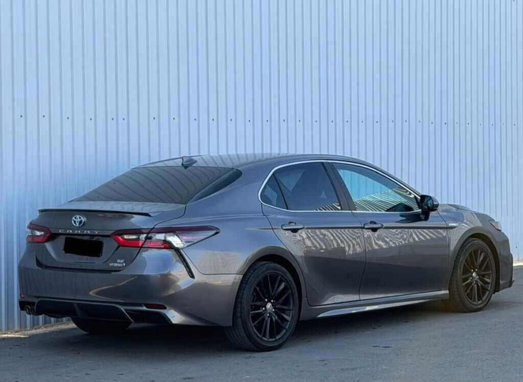 Toyota Camry: 2021 г., 2.5 л, Автомат, Гибрид: фото 3