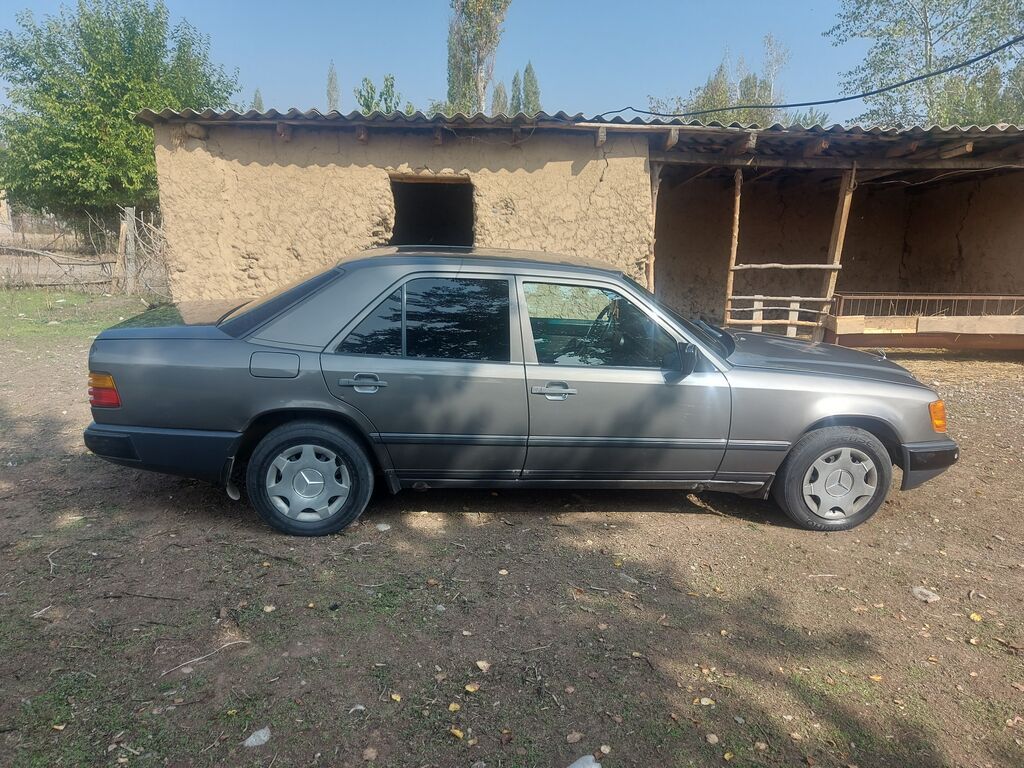 Mercedes-Benz W124: 1987 г., 2.3 л, Механика, Бензин, Седан: фото 4