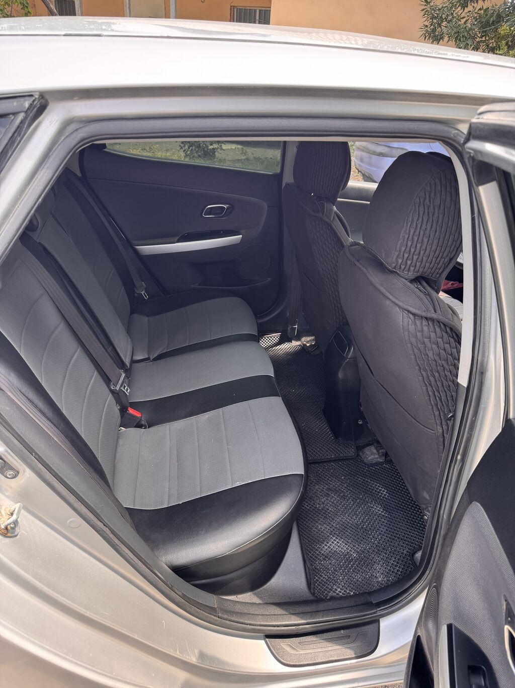 Kia Ceed: 2013 г., 1.6 л, Механика, Бензин, Хэтчбэк: фото 6