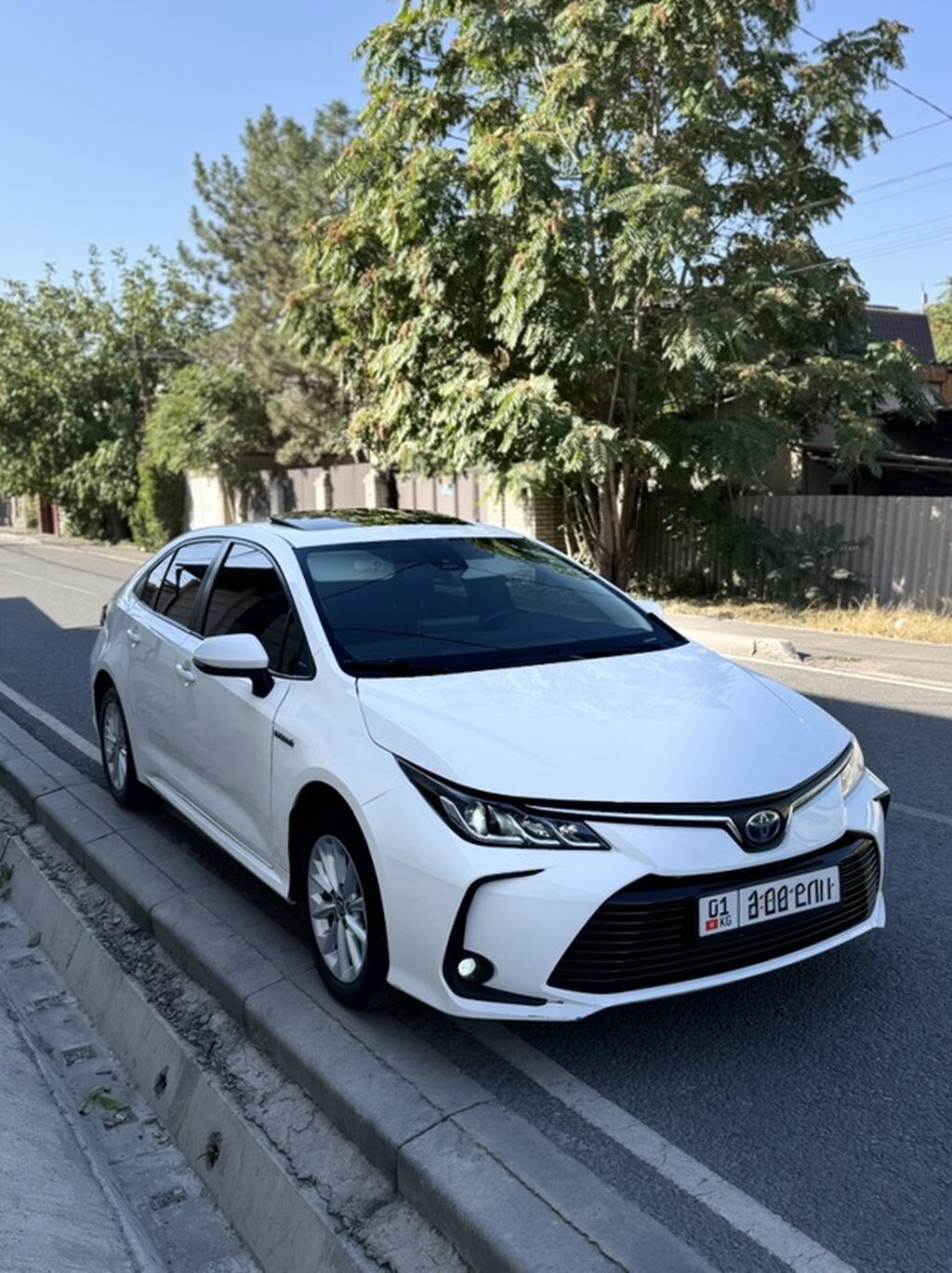 Toyota Corolla: 2022 г., 1.8 л, Гибрид, Седан: фото 2
