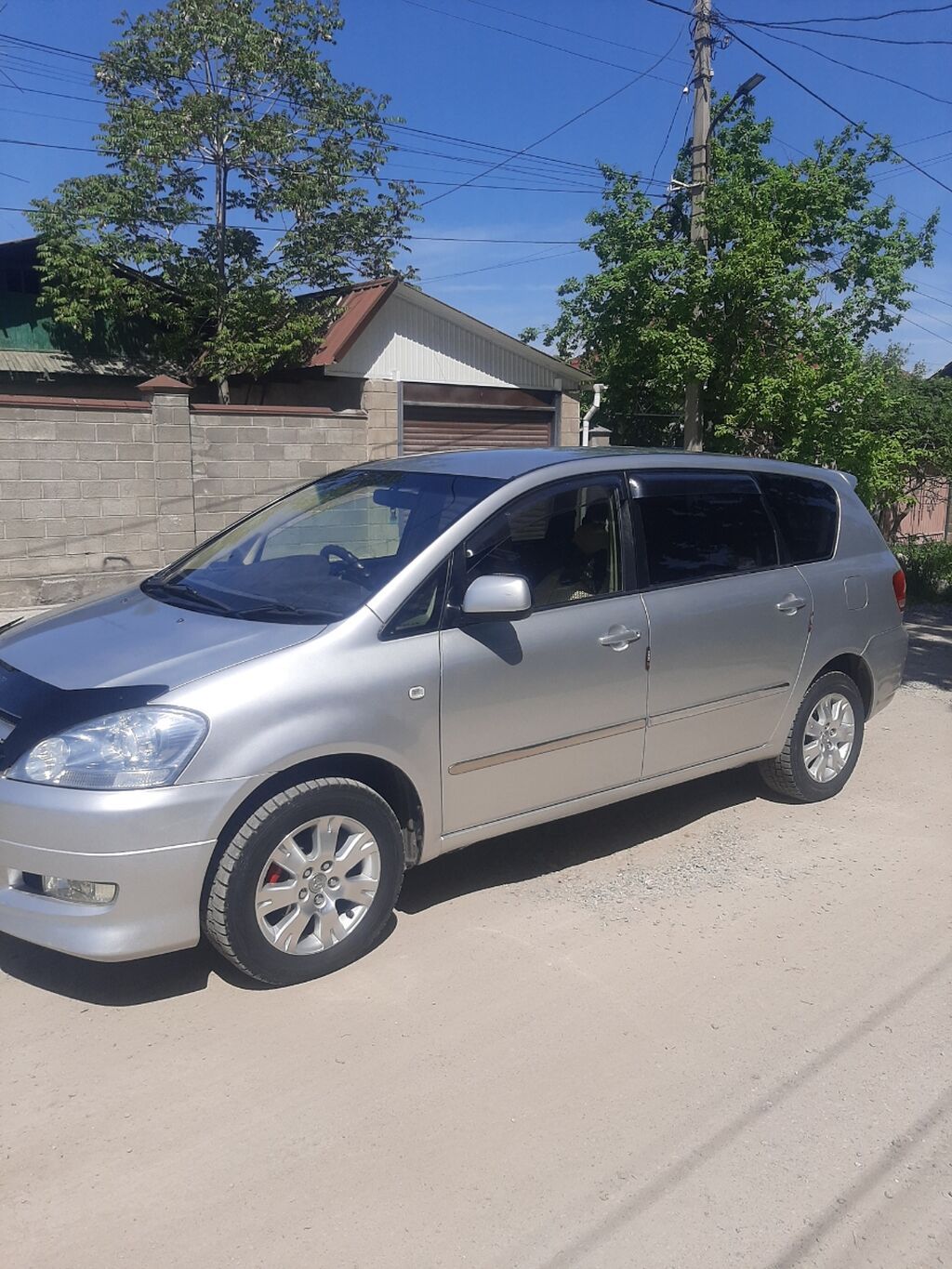 Toyota Ipsum 2001 г., 2.4 л, автомат, газ: фото 2