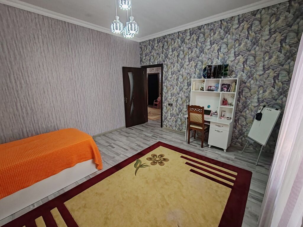 Ev Vişnyofkada yerləşir, 4 otaqlı, tam təmirli. 13x11-ə dir. 143kv m