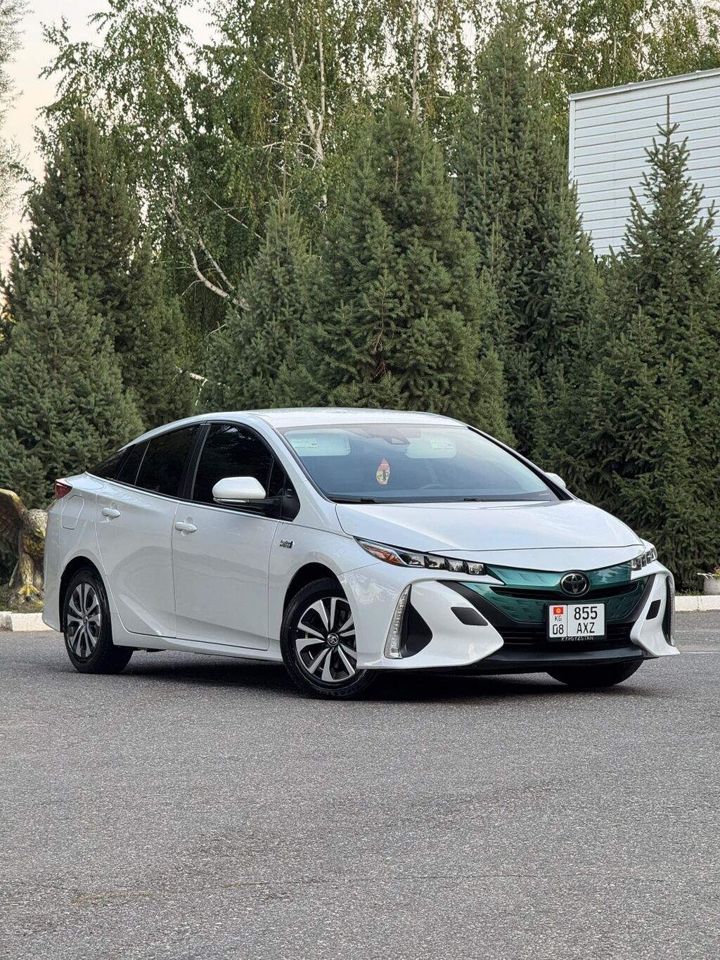 Toyota Prius: 2020 г., 1.8 л, Автомат, Электромобиль, Лифтбек: фото 2
