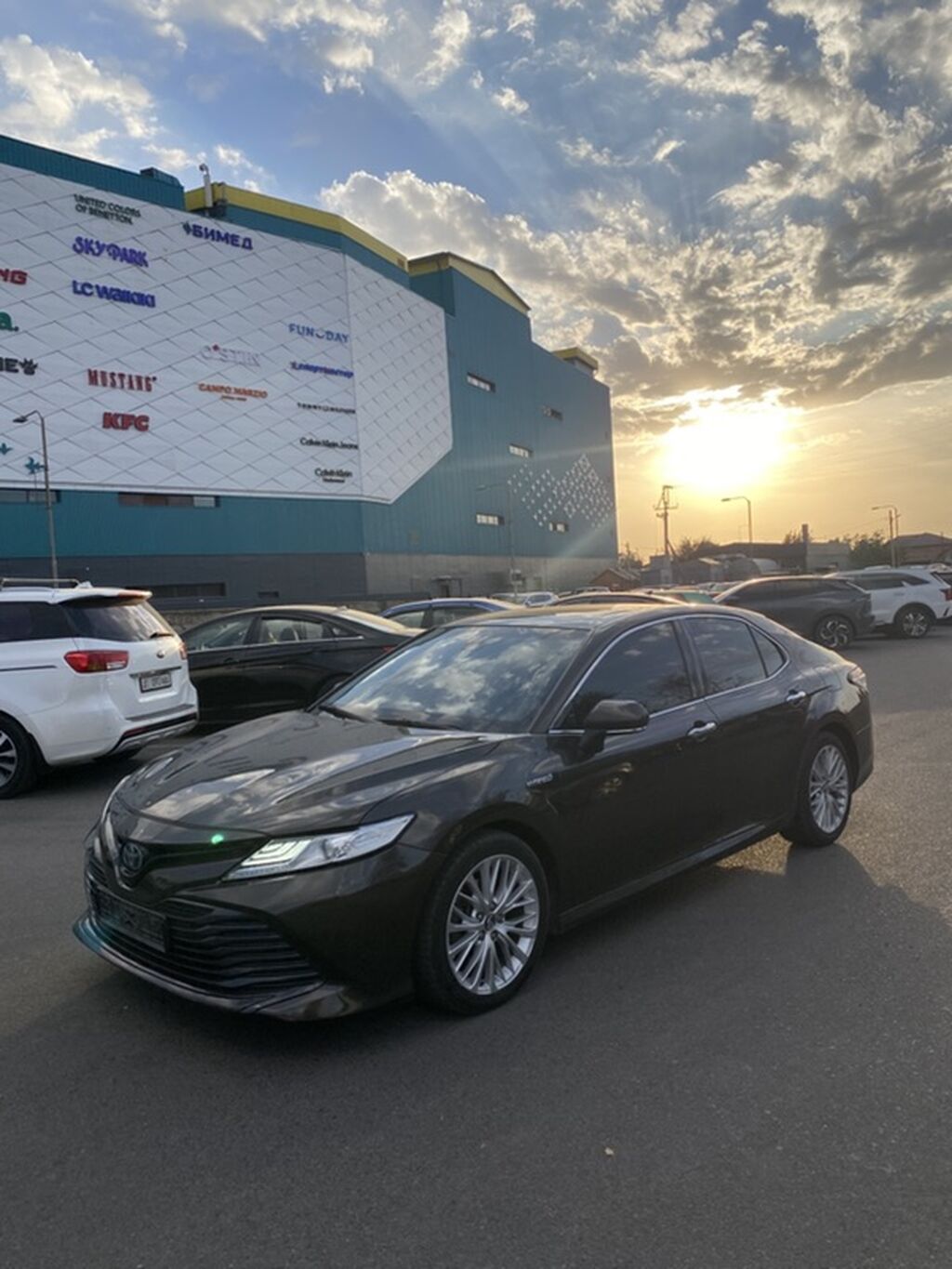 Toyota Camry: 2018 г., 2.5 л, Вариатор, Гибрид, Седан: фото 2