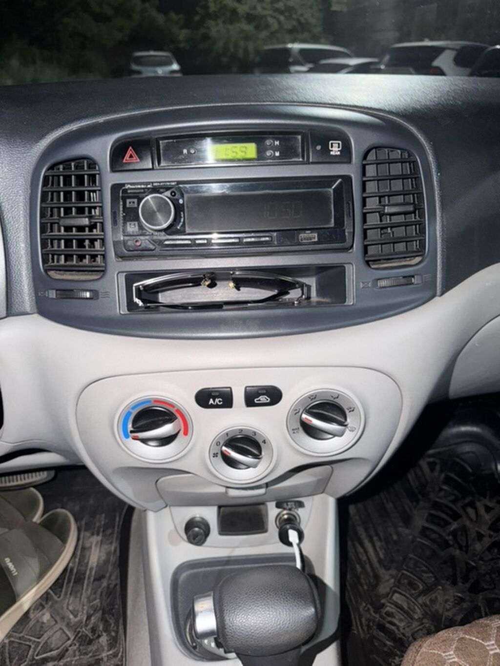 Hyundai Verna: 2006 г., Автомат, Седан: фото 4