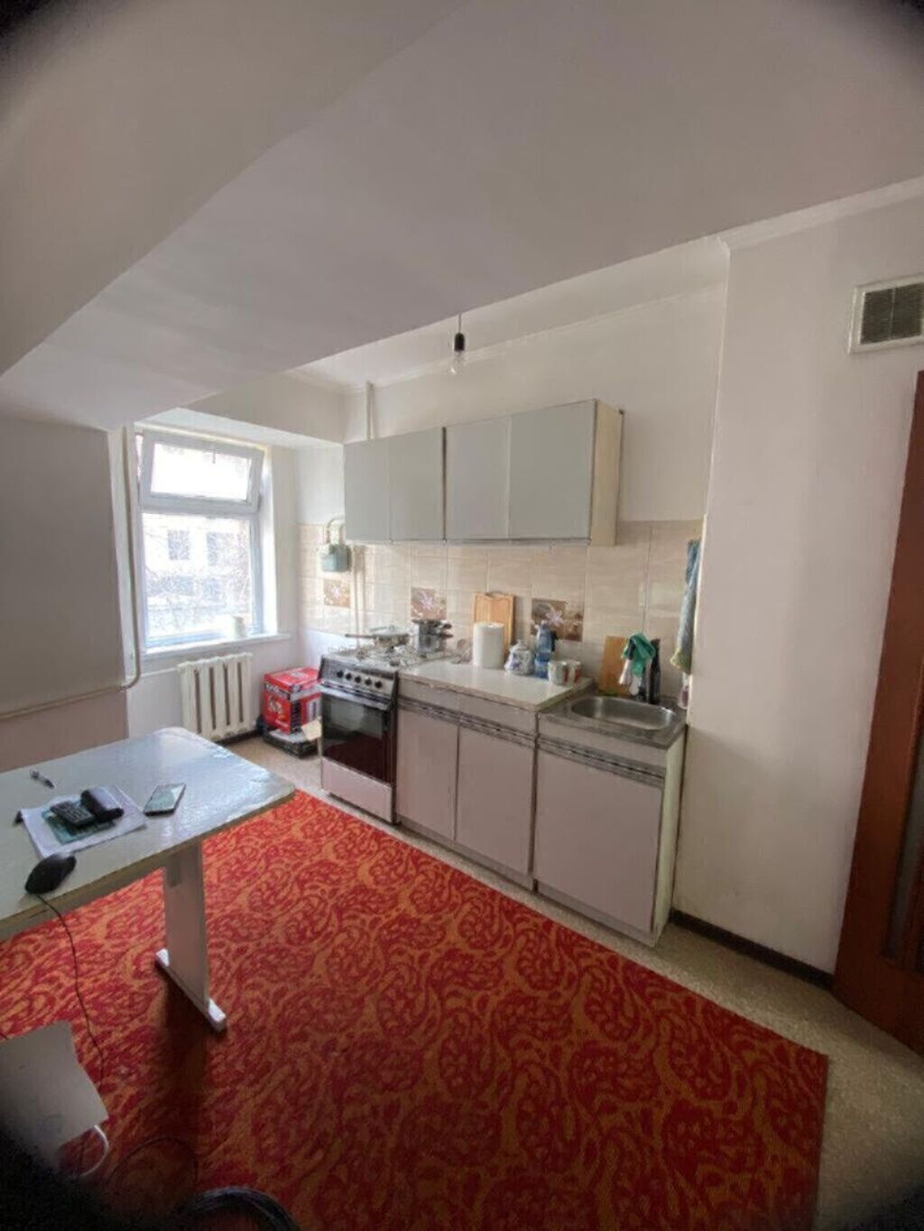 2 комнаты, 56 м², Манаса/Боконбаева Индивидуалка, 2 этаж, Старый ремонт: фото 1