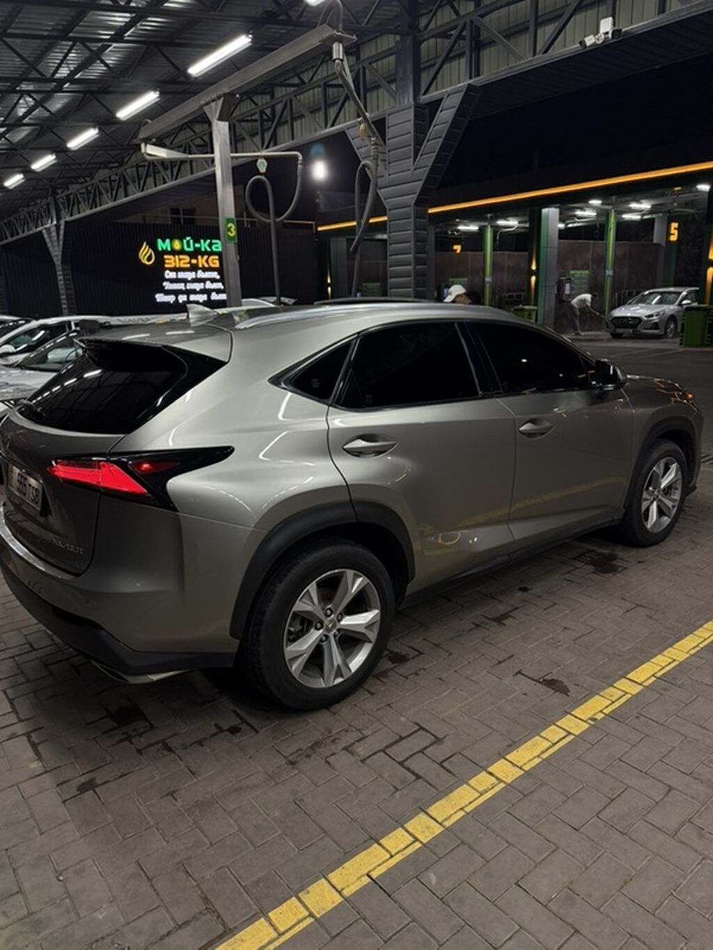 Lexus NX: 2016 г., 2 л, Типтроник, Бензин, Кроссовер: фото 4