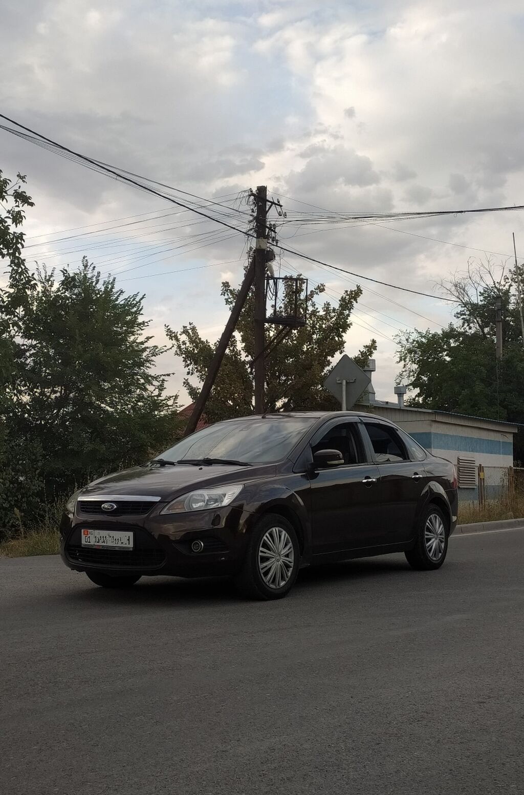 Ford Focus: 2010 г., 1.6 л, Механика, Газ, Седан: фото 2