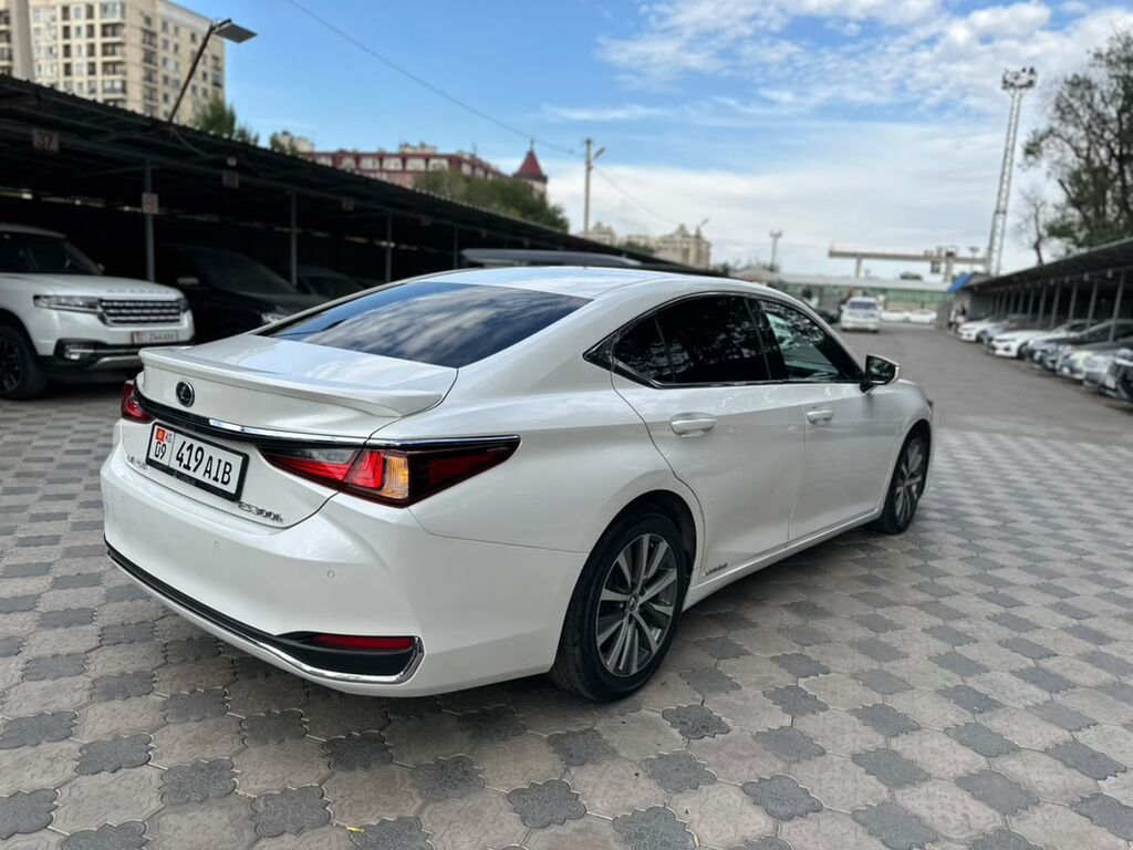 Lexus ES: 2019 г., 2.5 л, Автомат, Гибрид, Седан: фото 2
