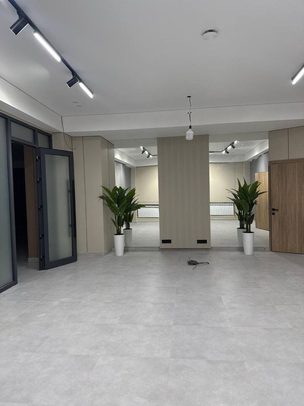 Аренда офисов, 340 м², В жилом комплексе, С отдельной кухней, С отдельным входом, С отдельным сан узлом