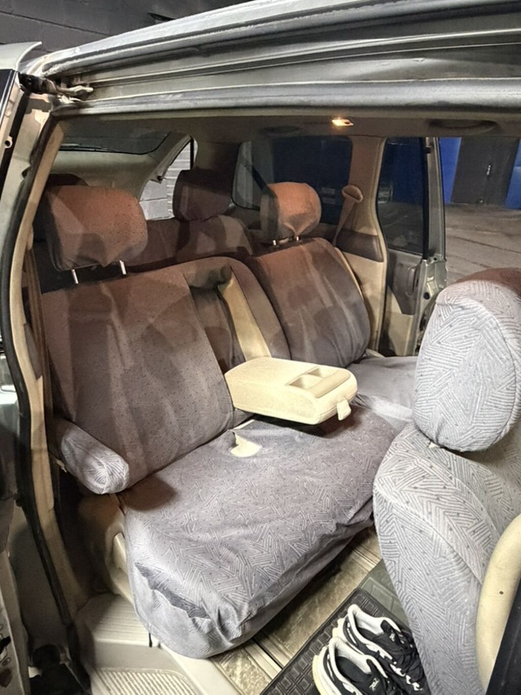 Toyota Estima: 2003 г., 2.4 л, Автомат, Бензин, Минивэн: фото 7