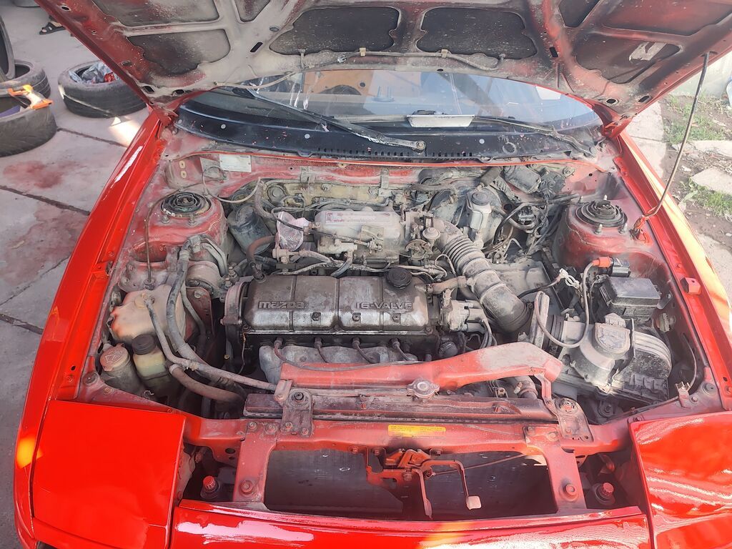 Mazda 323: 1991 г., 1.8 л, Механика, Бензин, Хэтчбэк: фото 4