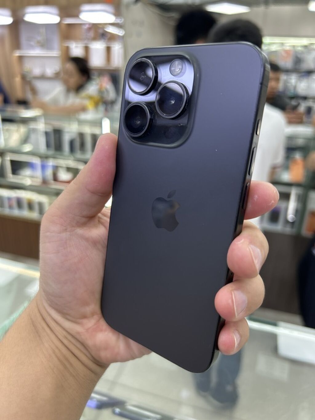 IPhone 15 Pro, Б/у, 256 ГБ, Black Titanium, Защитное стекло, Чехол, 82 % — фото 4