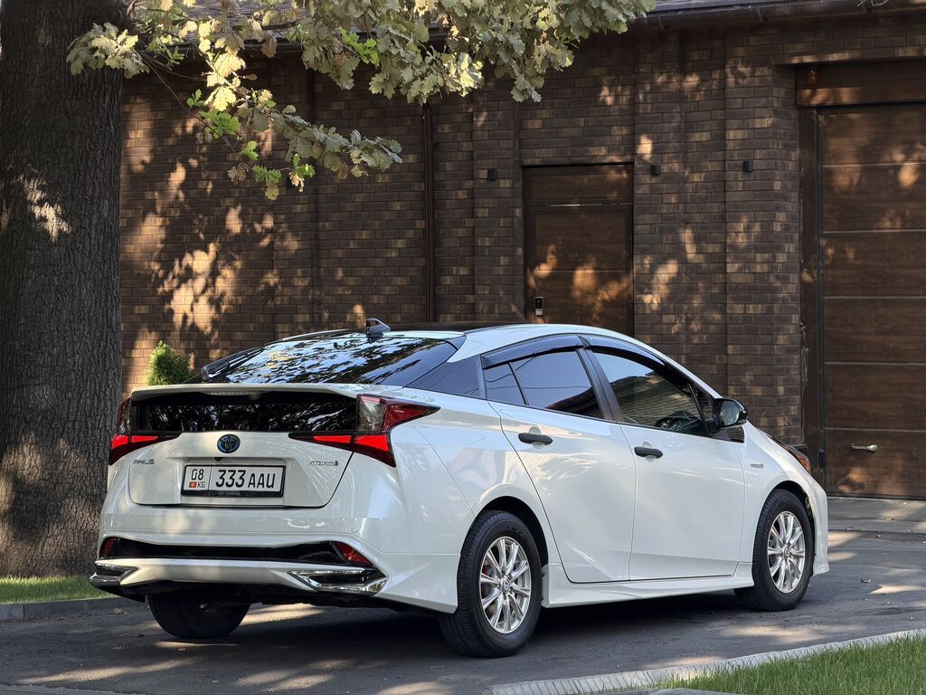 Toyota Prius: 2019 г., 1.8 л, Автомат, Гибрид: фото 4