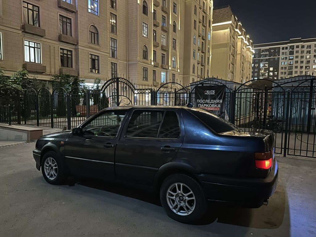 Volkswagen Vento: 1993 г., 1.8 л, Механика, Бензин, Седан: фото 6