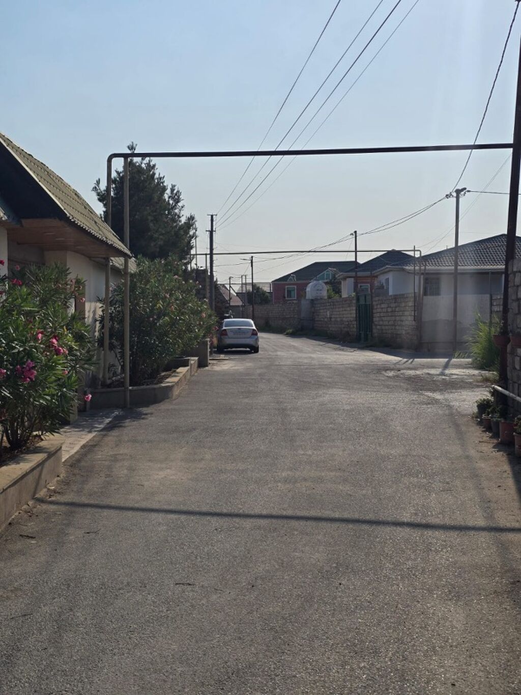 5 otaqlı, 240 kv. m, Təmirsiz