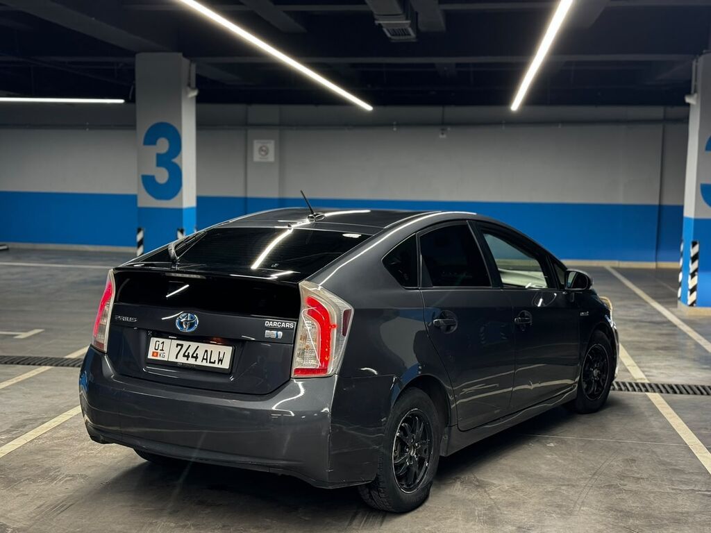 Toyota Prius: 2013 г., 1.8 л, Вариатор, Гибрид, Хэтчбэк: фото 4