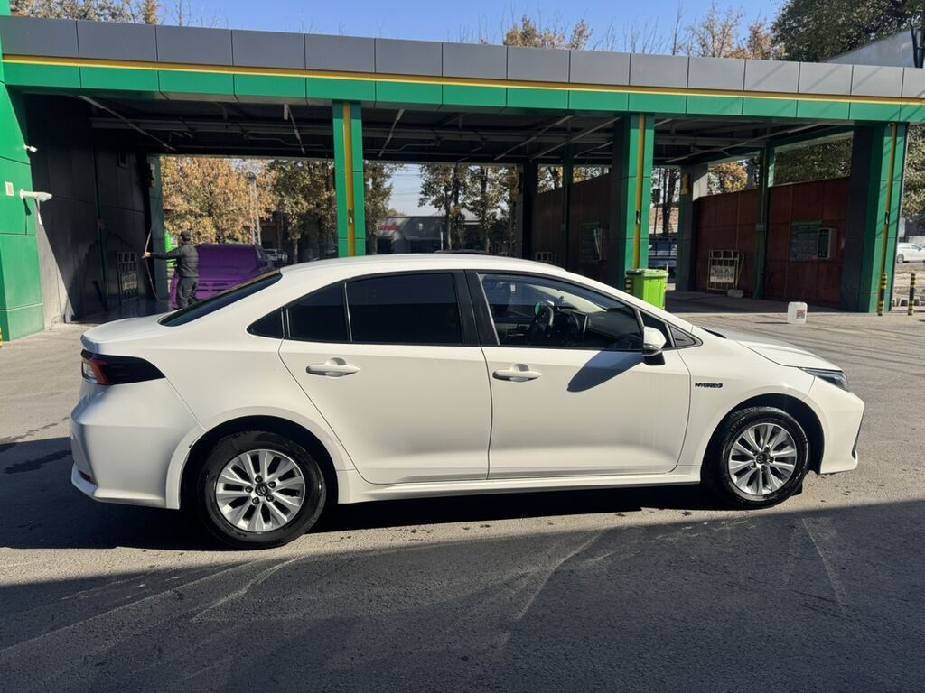 Toyota Corolla: 2021 г., 1.8 л, Вариатор, Гибрид, Седан: фото 6