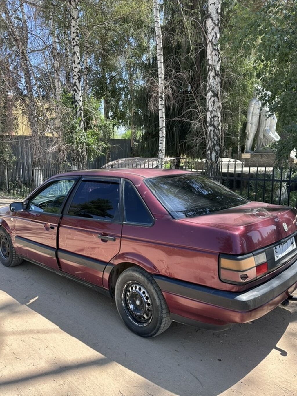 Volkswagen Passat: 1992 г., 1.8 л, Седан: фото 3