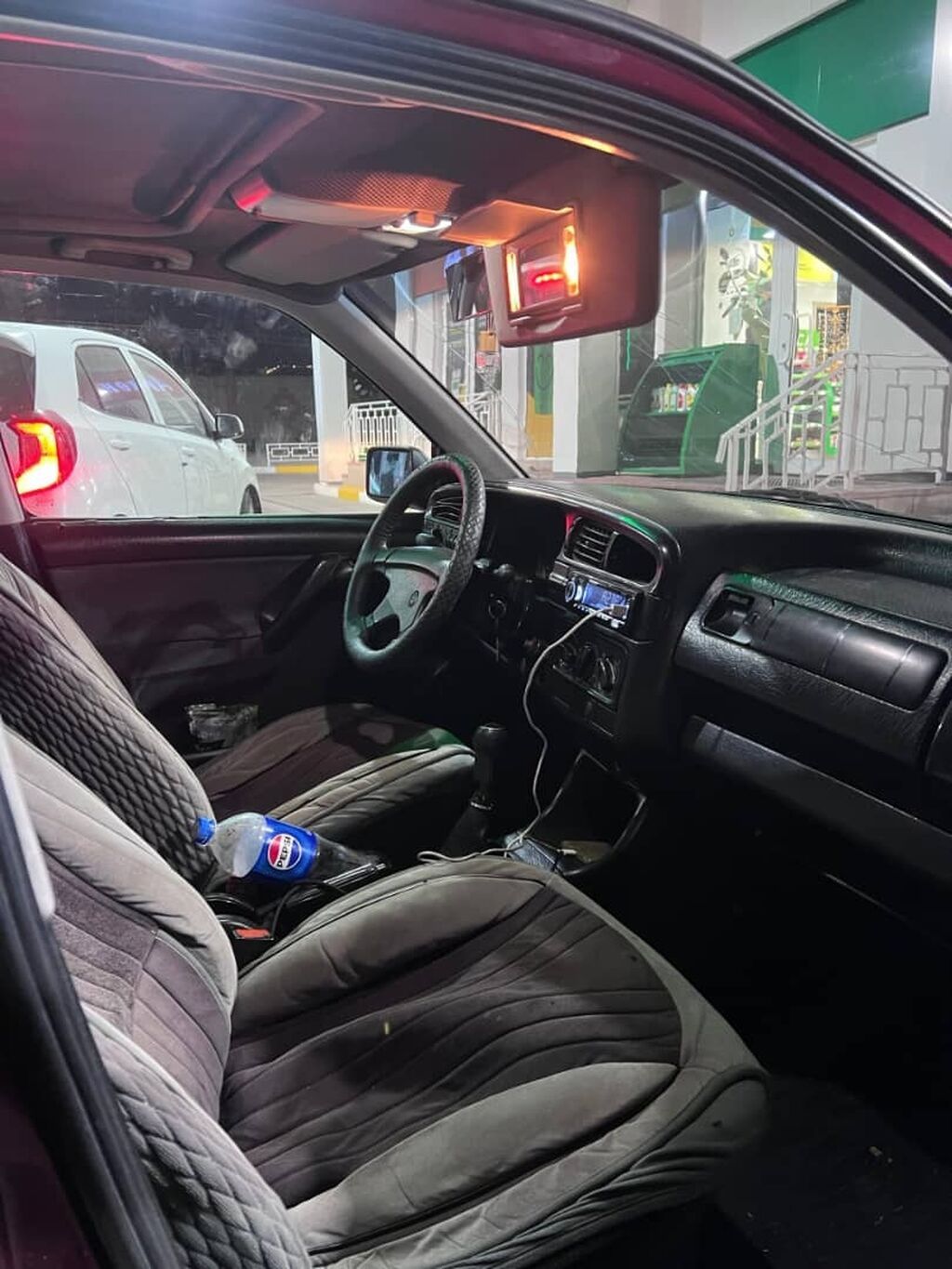 Volkswagen Vento: 1992 г., 1.8 л, Механика, Бензин, Седан: фото 4