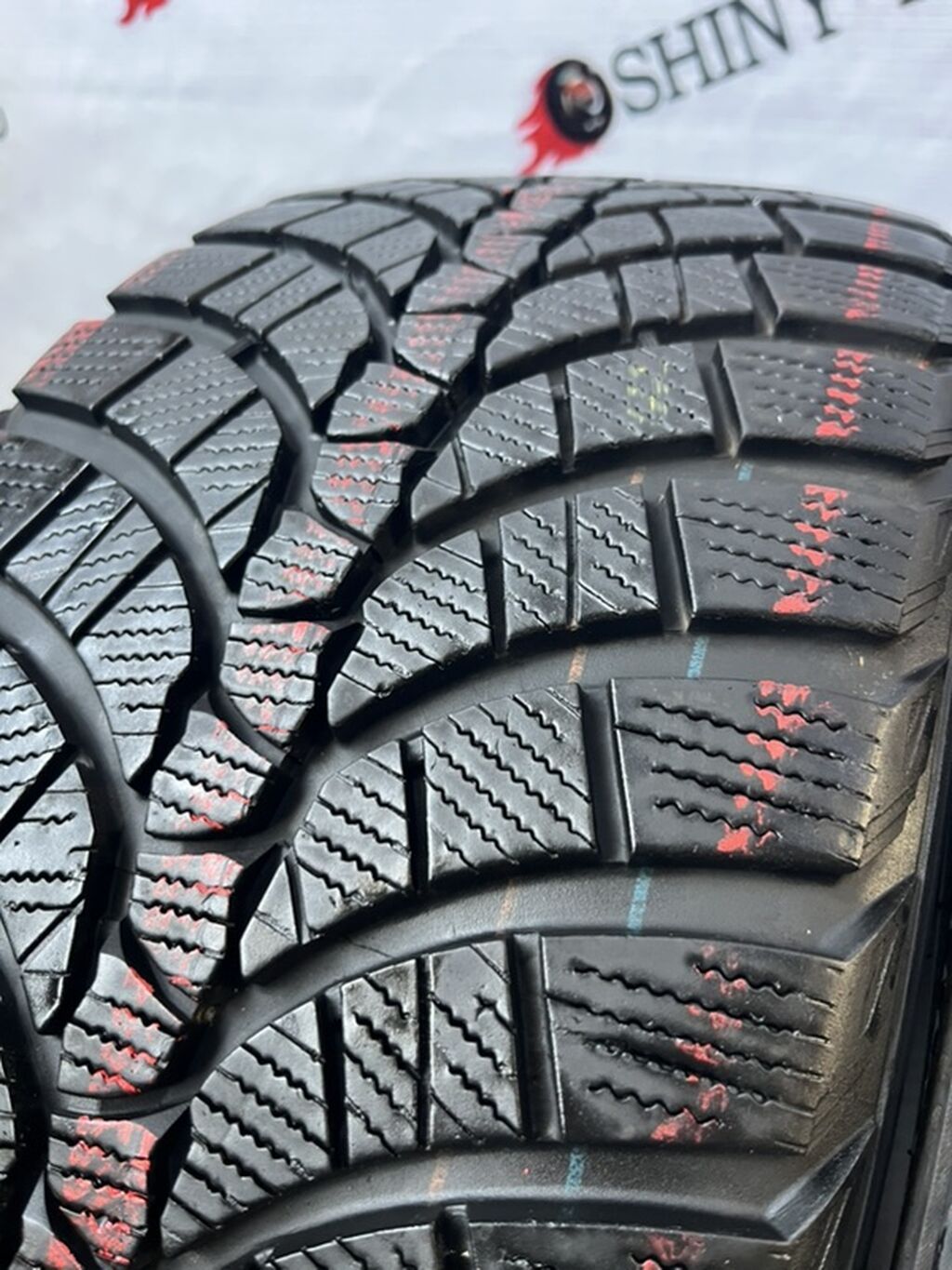 Шины 245 / 40 / R 18, Зима, Б/у, Пара, Легковые, Китай, Kumho: фото 3