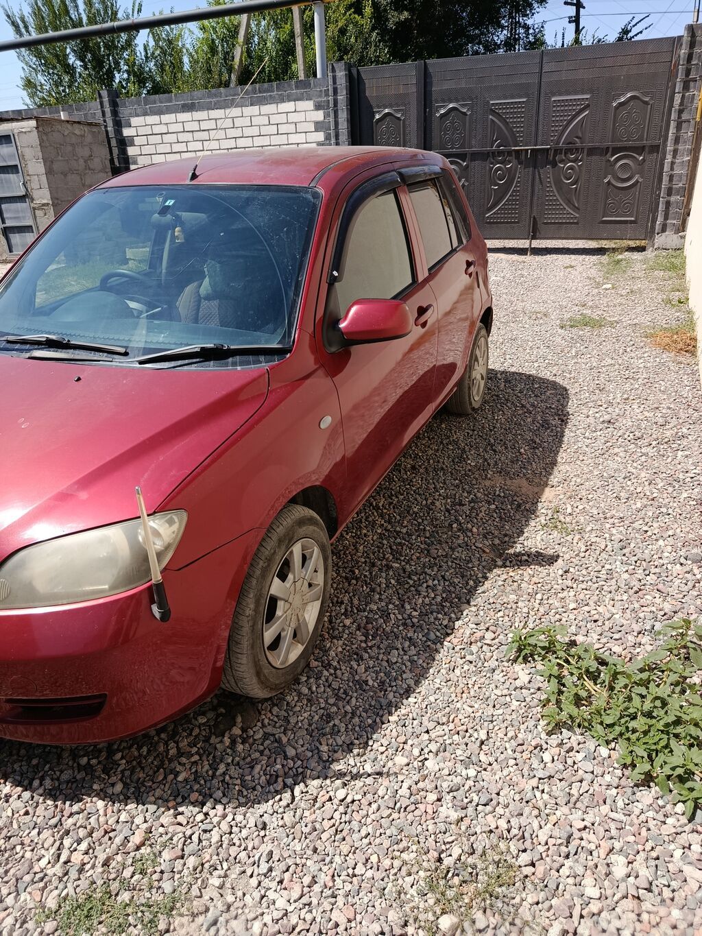 Mazda Demio: 2002 г., 1.5 л, Автомат, Бензин, Хэтчбэк: фото 3