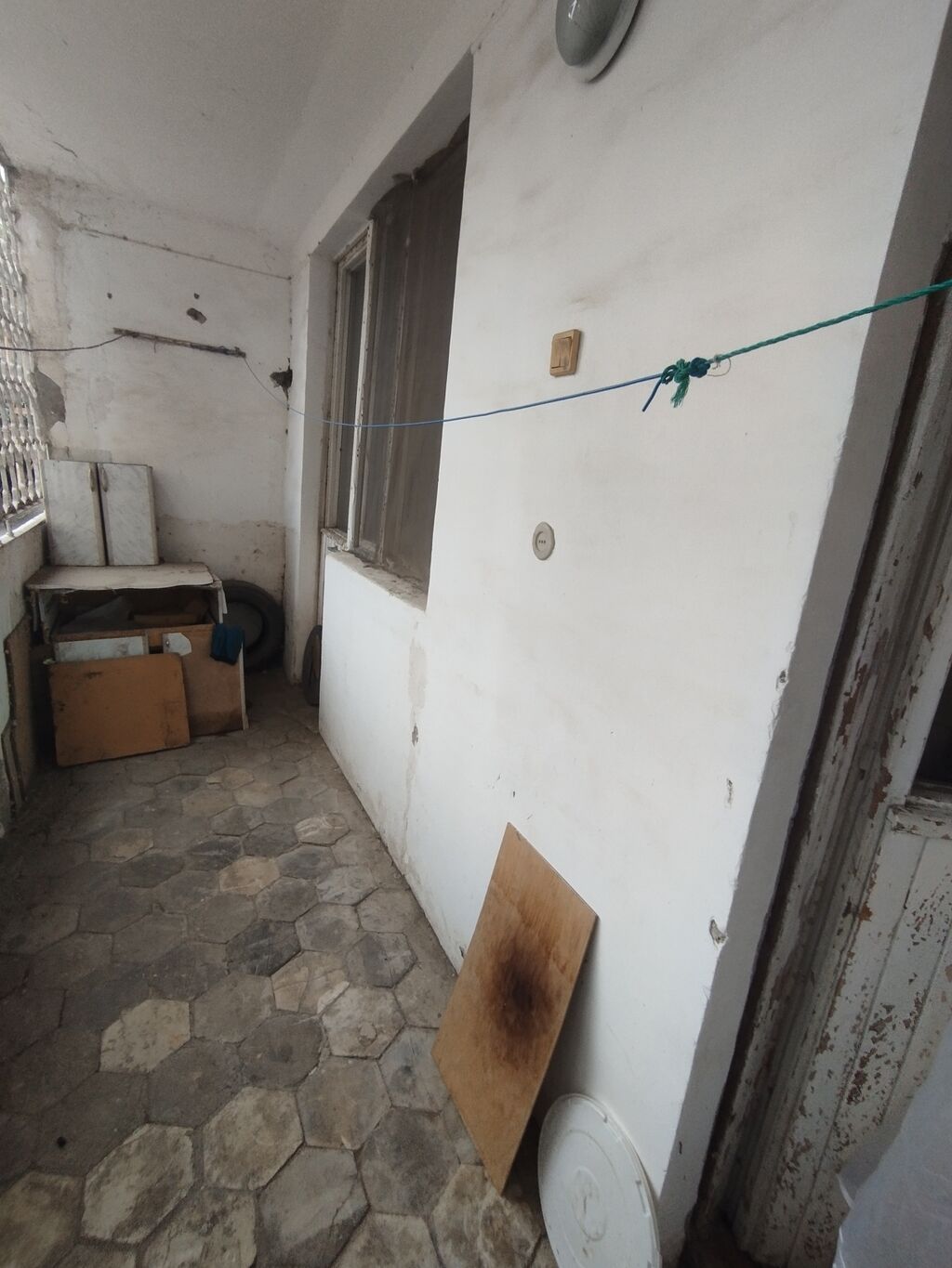 Saray, 3 otaqlı, Köhnə tikili, 73 kv. m