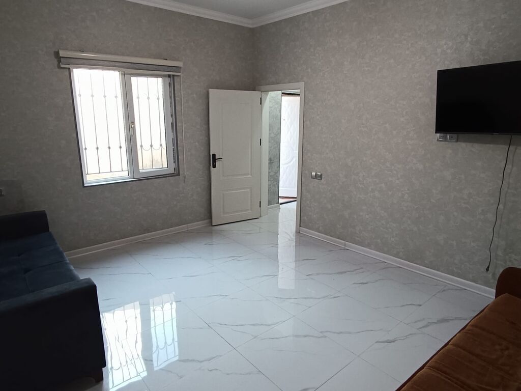 2 otaqlı mənzil – işıqlı və səliqəli planlama - Geniş zal: divar