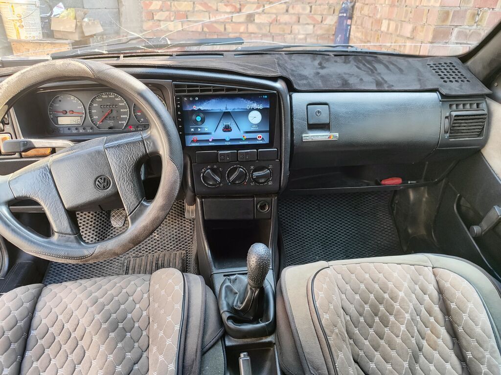 Volkswagen Passat: 1990 г., 1.8 л, Механика, Седан: фото 6