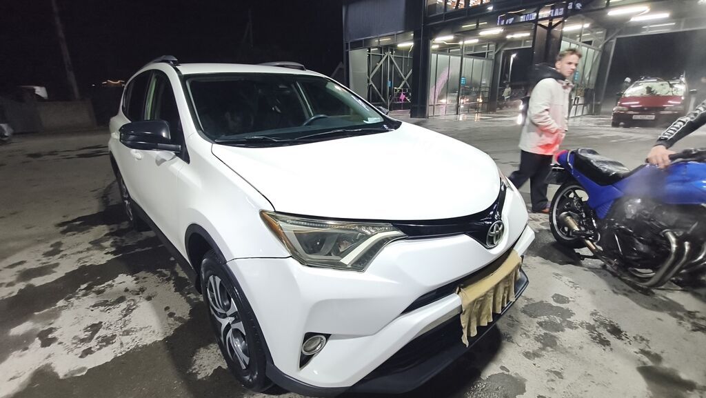 Toyota RAV4: 2018 г., 2.5 л, Автомат, Бензин, Кроссовер: фото 2