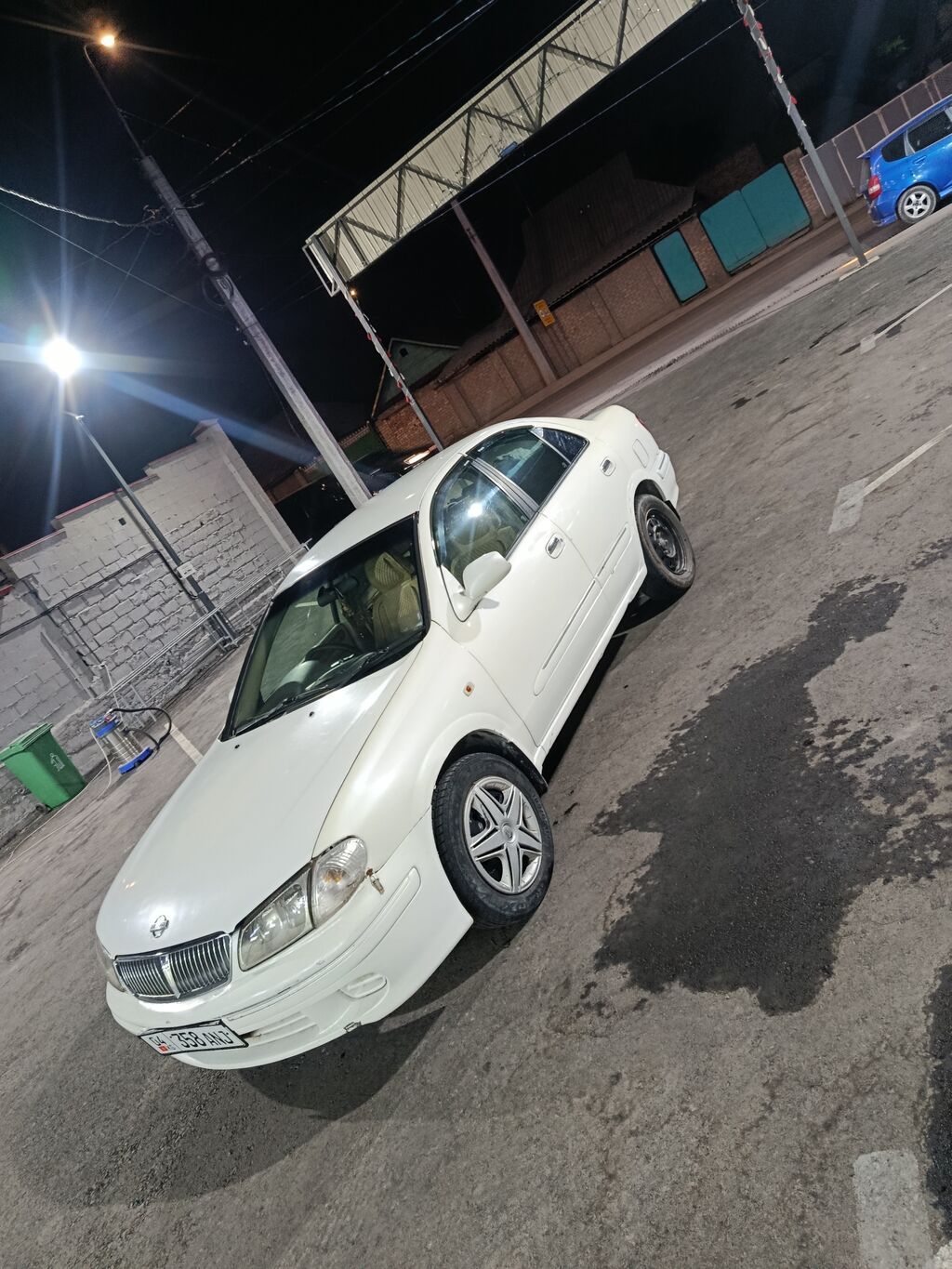 Nissan Sunny: 2001 г., Автомат, Бензин, Седан: фото 3