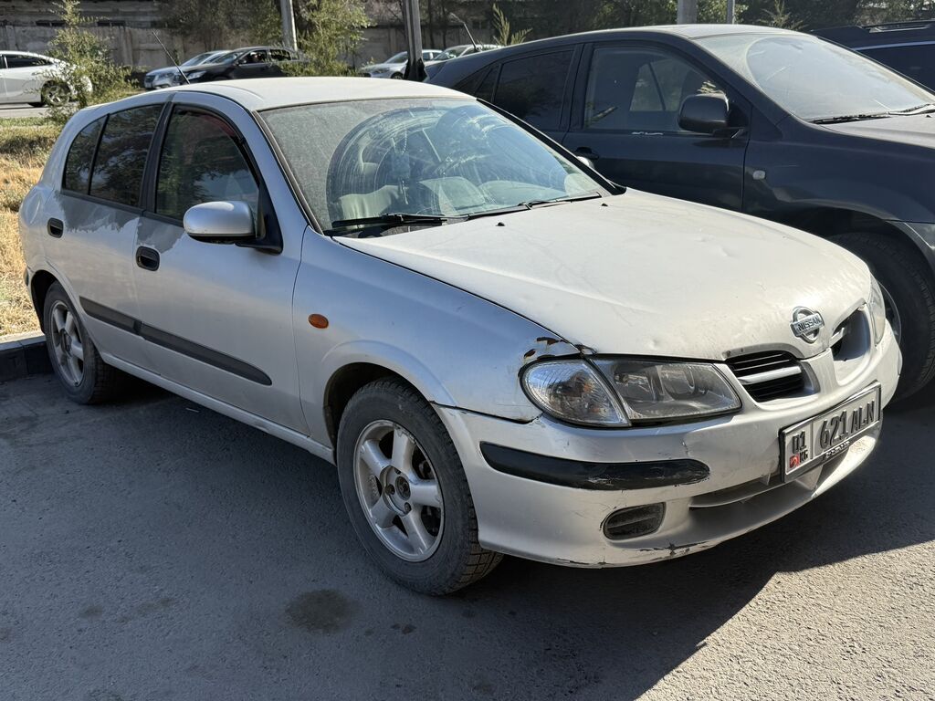 Nissan Almera: 2002 г., 1.5 л, Механика, Бензин, Хэтчбэк: фото 3