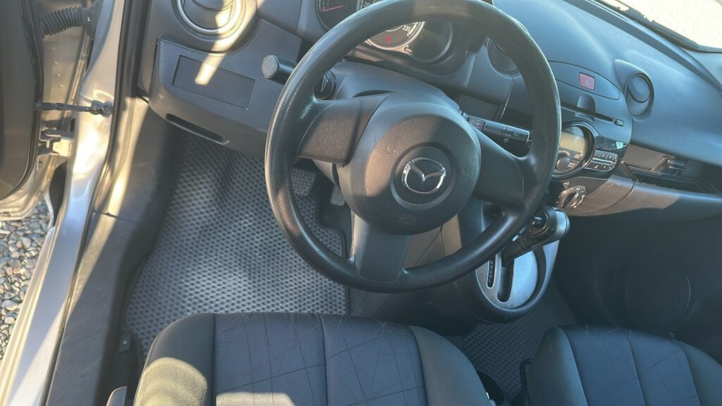 Mazda 2: 2013 г., 1.5 л, Автомат, Бензин, Хэтчбэк: фото 4