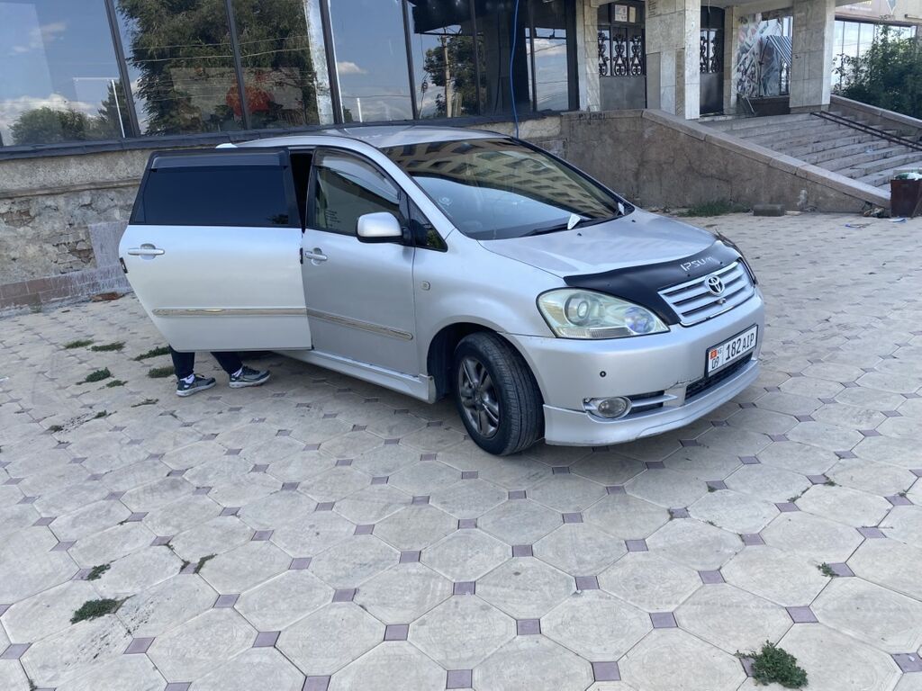 Toyota Ipsum: 2001 г., 2.4 л, Автомат, Бензин, Минивэн: фото 4