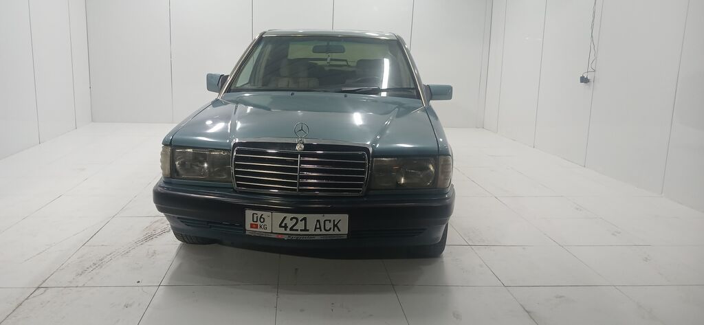 Mercedes-Benz 190: 1991 г., 2 л, Механика, Бензин, Седан: фото 2