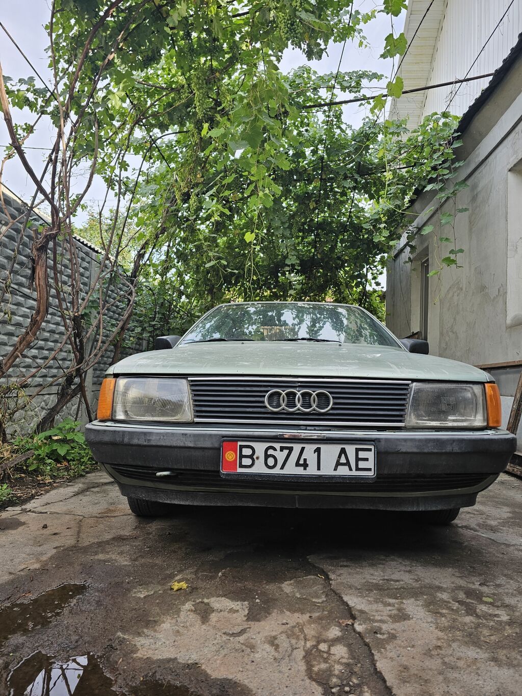 Audi 100: 1984 г., 1.8 л, Механика, Бензин, Седан: фото 4