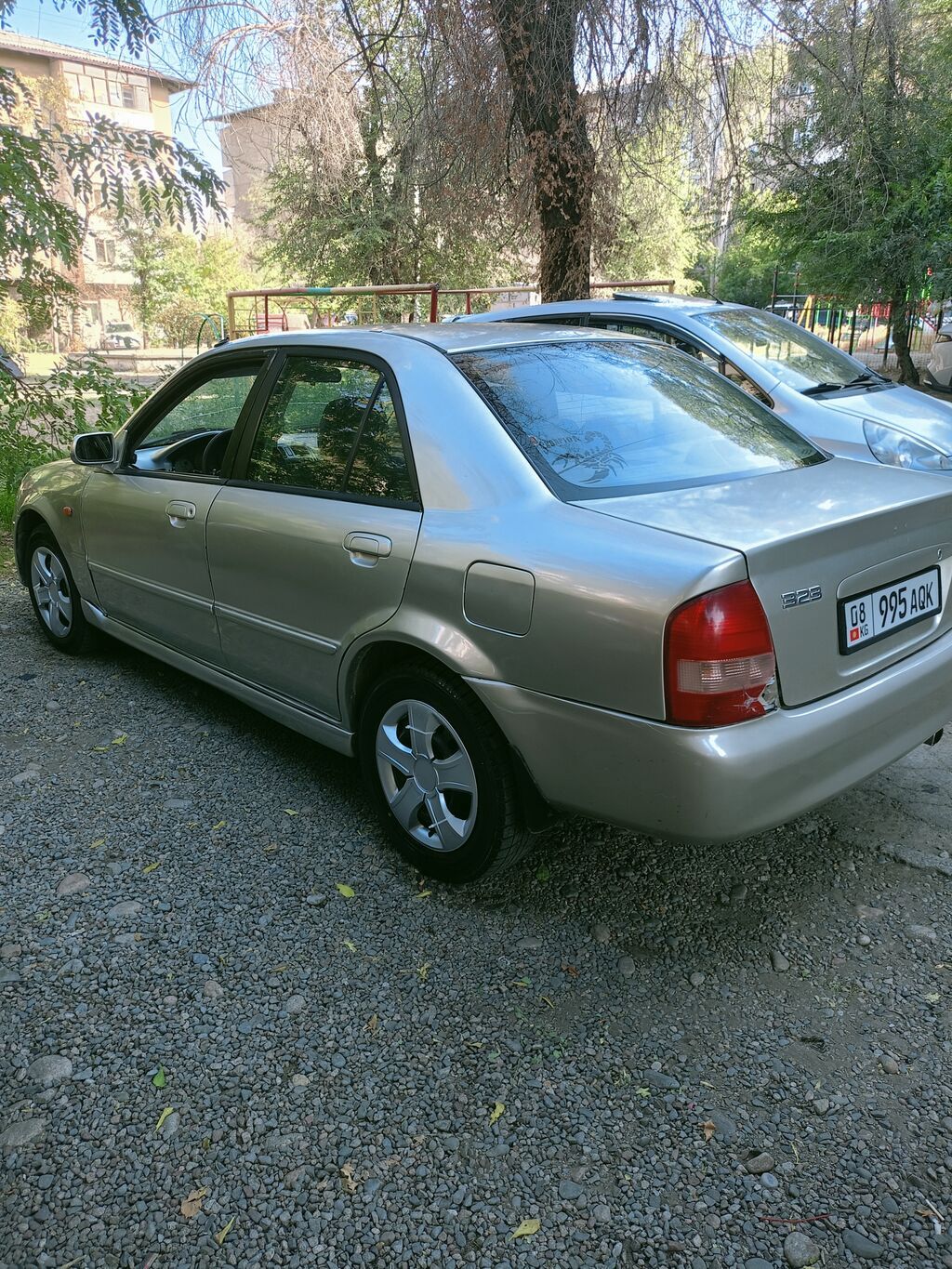 Mazda 323: 2002 г., 1.6 л, Механика, Бензин, Седан: фото 4