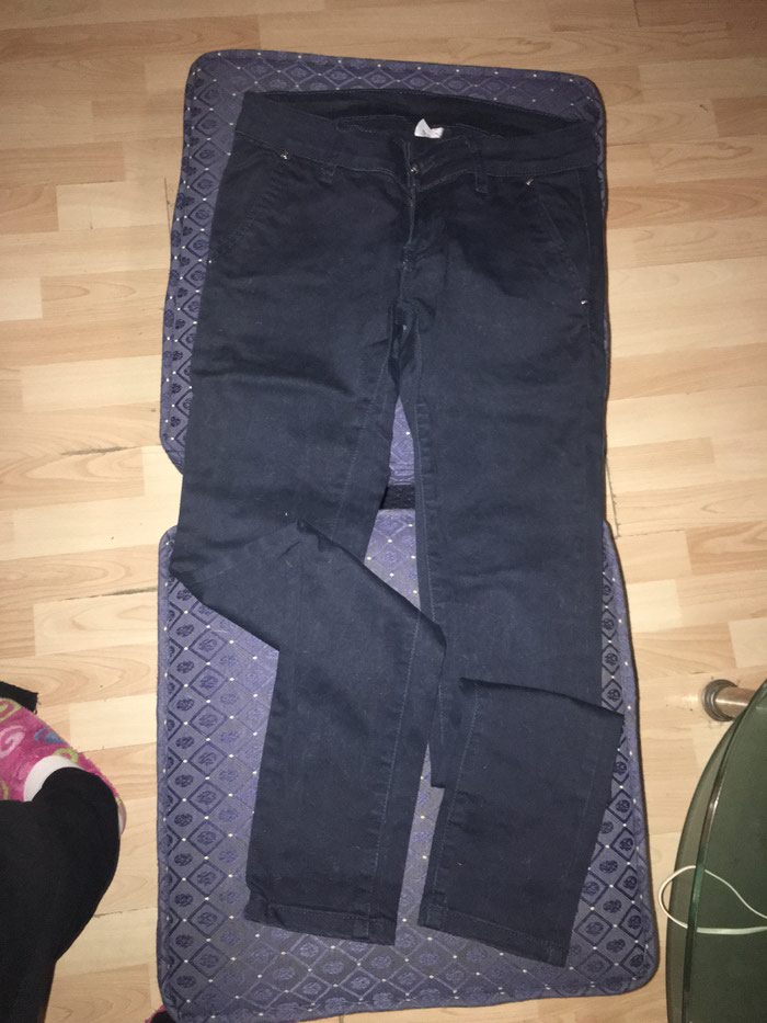 Ženske pantalone: Malo izbledele. na lalafo.rs Malo izbledele. - Beograd