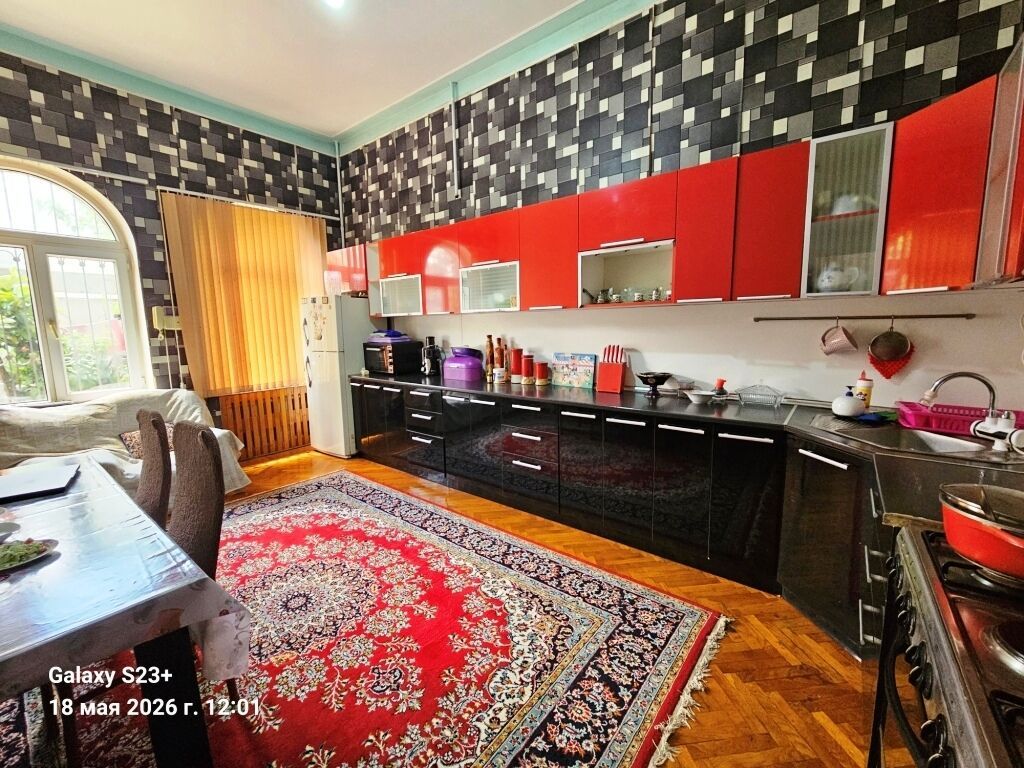 10 otaq, 377 kv. m, Yeni təmirli
