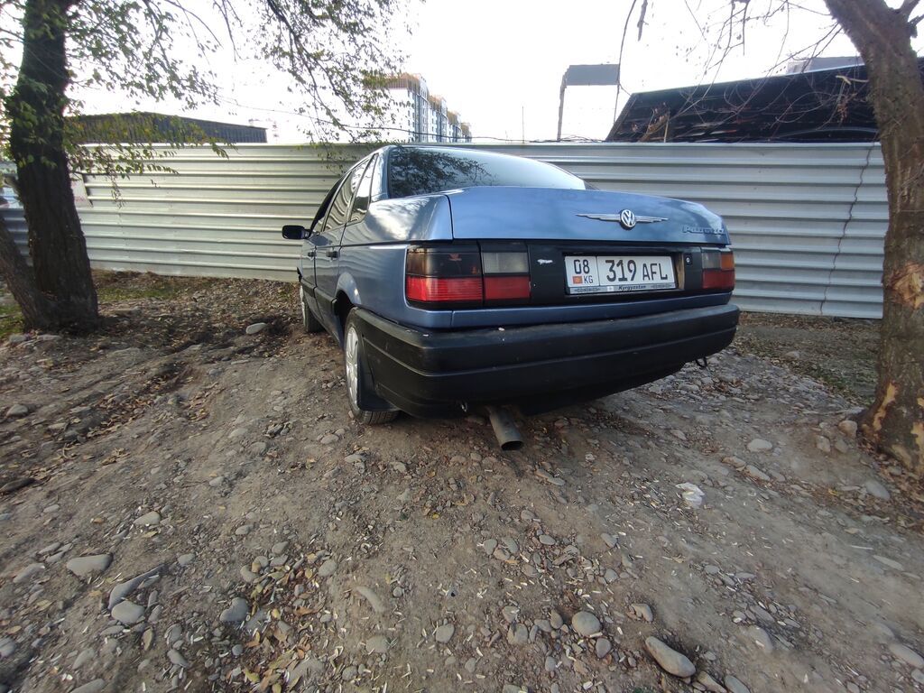 Volkswagen Passat: 1991 г., 1.8 л, Механика, Бензин, Седан: фото 4