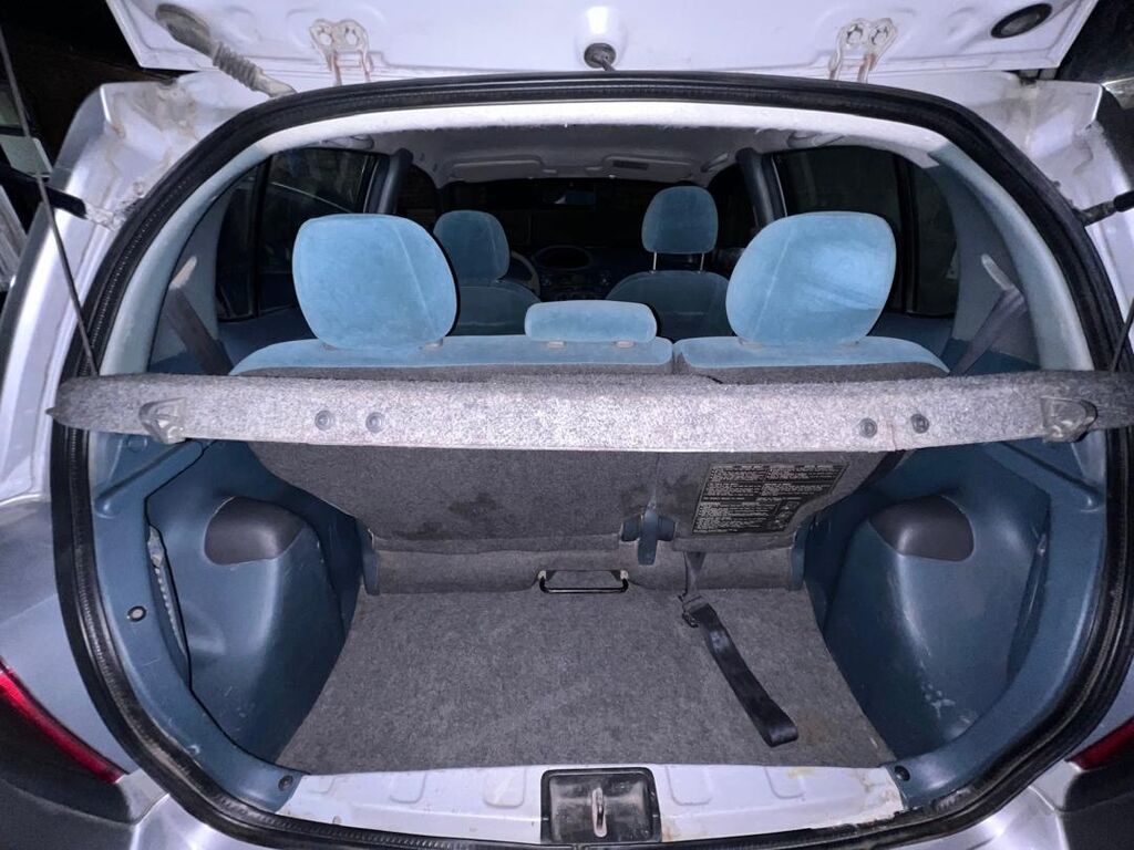 Toyota Yaris: 2000 г., Автомат, Бензин, Хэтчбэк: фото 2