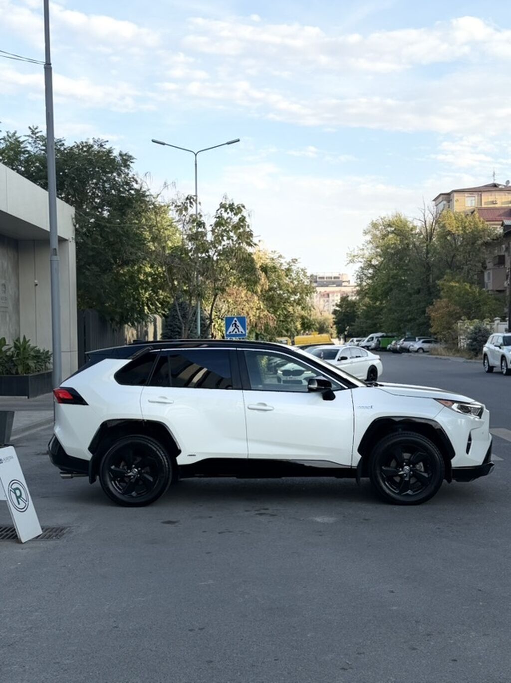Toyota RAV4: 2020 г., Гибрид, Кроссовер: фото 4