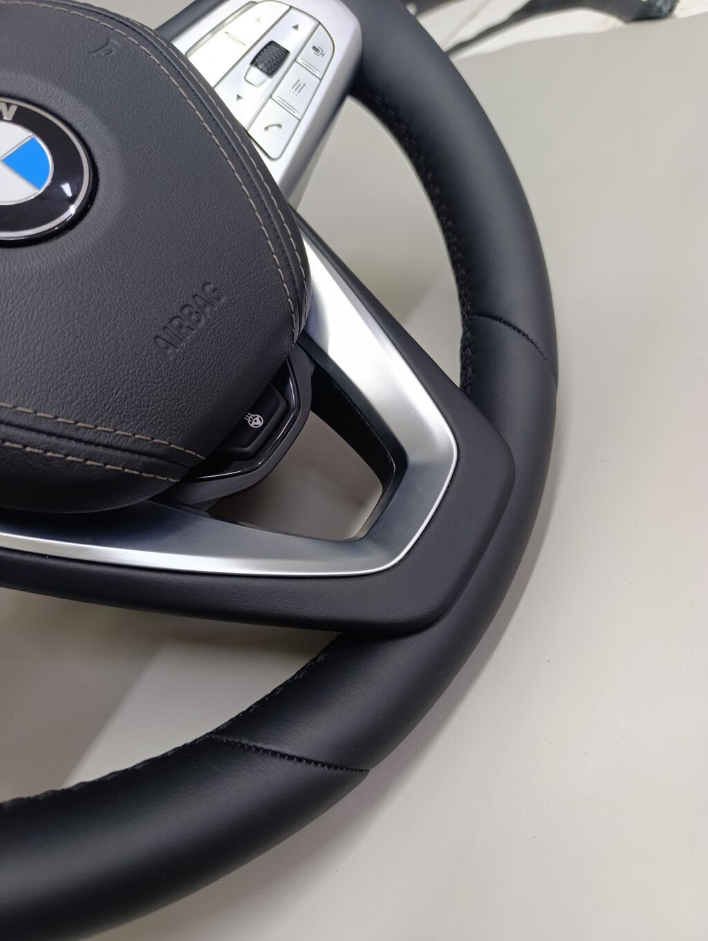 Продаю руль BMW X7,X5 максимальная комплектация. Вибрация, подогрев: фото 5