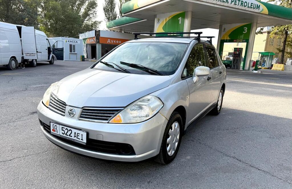 Nissan Tiida: 2007 г., 1.5 л, Автомат, Бензин, Седан: фото 1